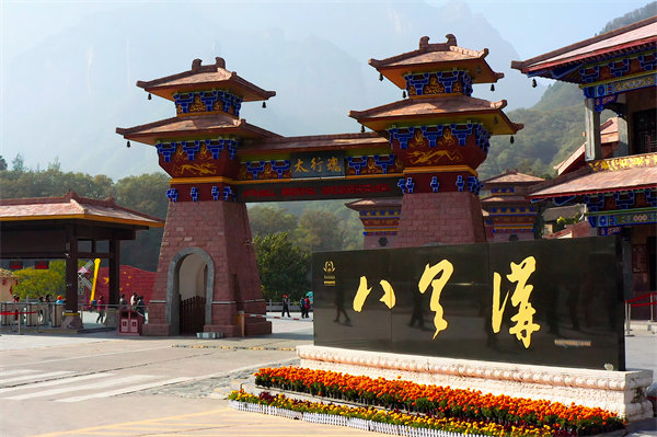 企业深陷瓶颈期，发展举步维艰，新乡战略咨询公司如何破局？