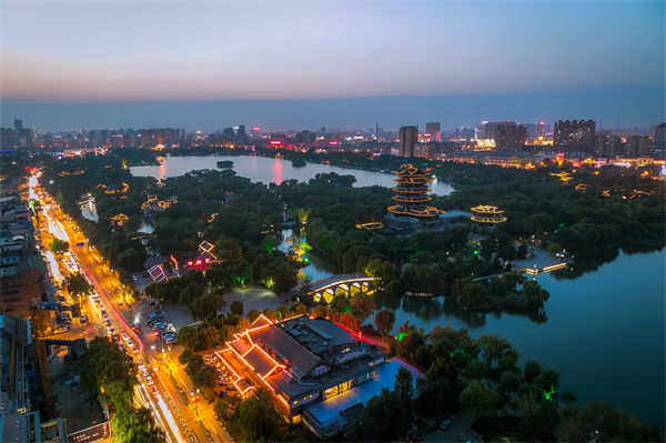 战略规划总落空？济南战略咨询公司如何让目标落地有迹可循？