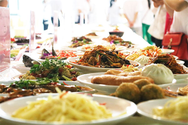 品牌营销分析：第一批开零食店的人，赚够千万离场了