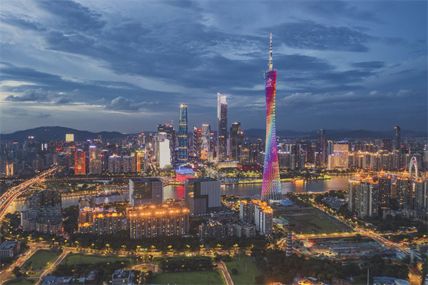 如何评估广州战略咨询公司的服务质量和效果？