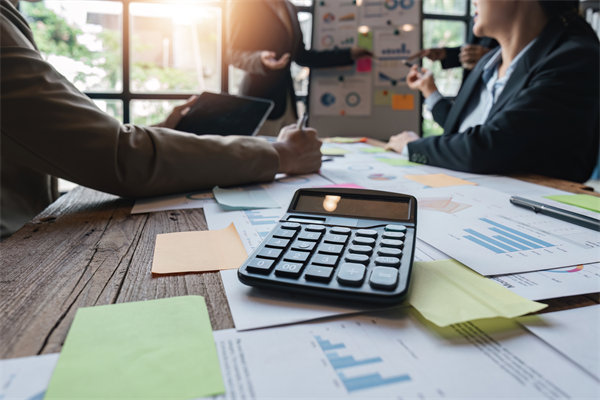 哪个绩效管理咨询公司最落地，能让考核真正执行下去？